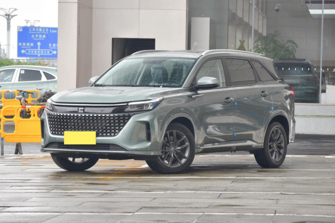 中型插混SUV 9.98万元起与油车一个价，蓝电E5性价比秒杀CS75PLUS